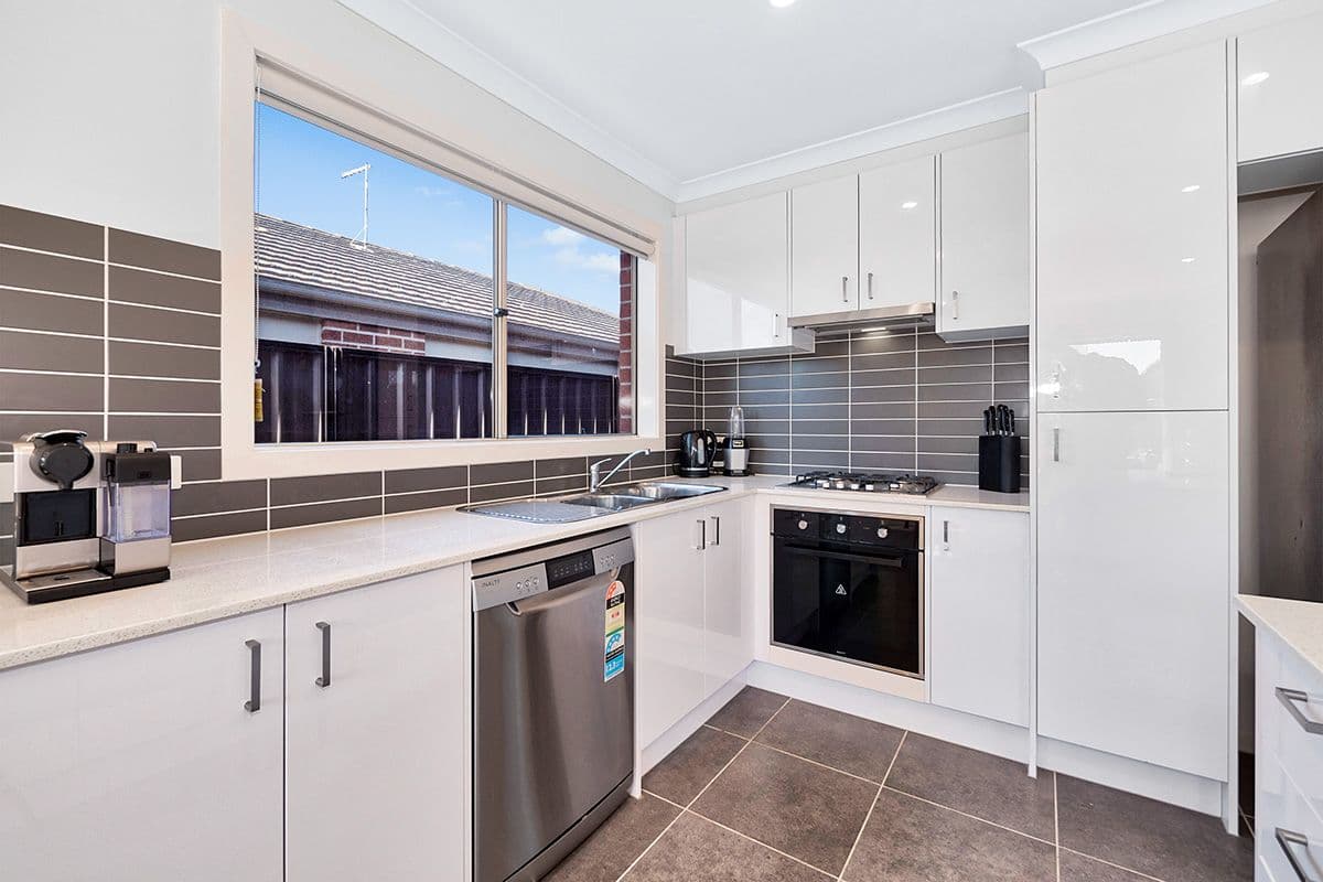 6 Naso Place, Clyde North VIC 3978, Clyde North - Thumbnail 6