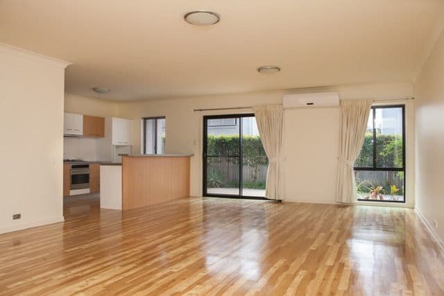 5 Central Avenue, MOUNT OMMANEY QLD 4074, Mount Ommaney - Thumbnail 2