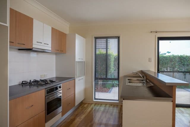 5 Central Avenue, MOUNT OMMANEY QLD 4074, Mount Ommaney - Thumbnail 4