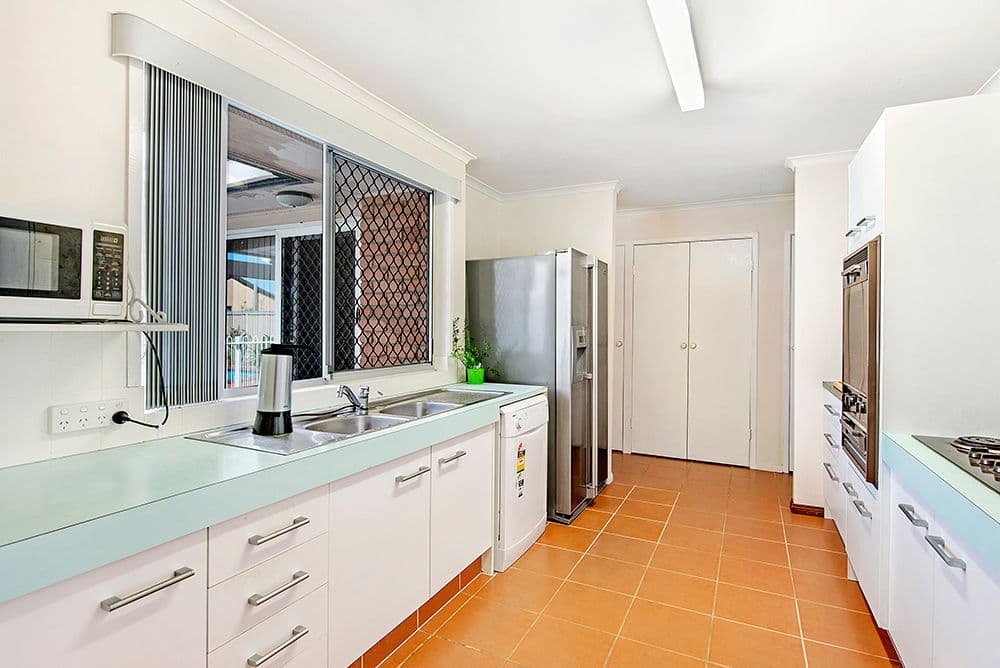 8 Waitomo Street, Broadbeach Waters QLD 4218, Broadbeach Waters - Thumbnail 6