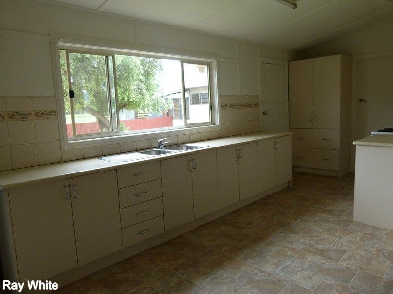 16 Elizabeth Street, Forbes NSW 2871, Forbes - Thumbnail 3