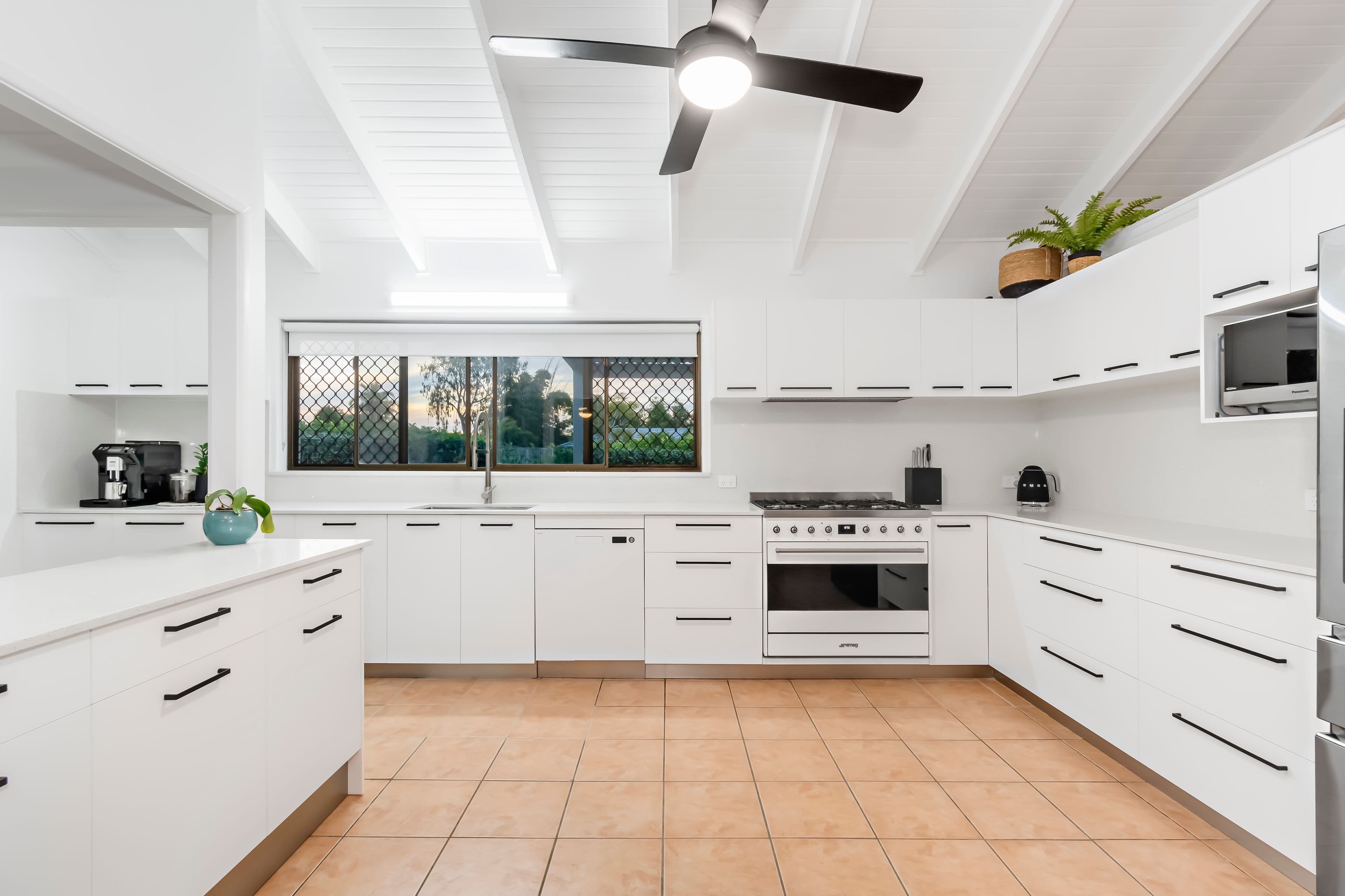 1 Harneil Place, Carrara QLD 4211, Carrara - Thumbnail 3
