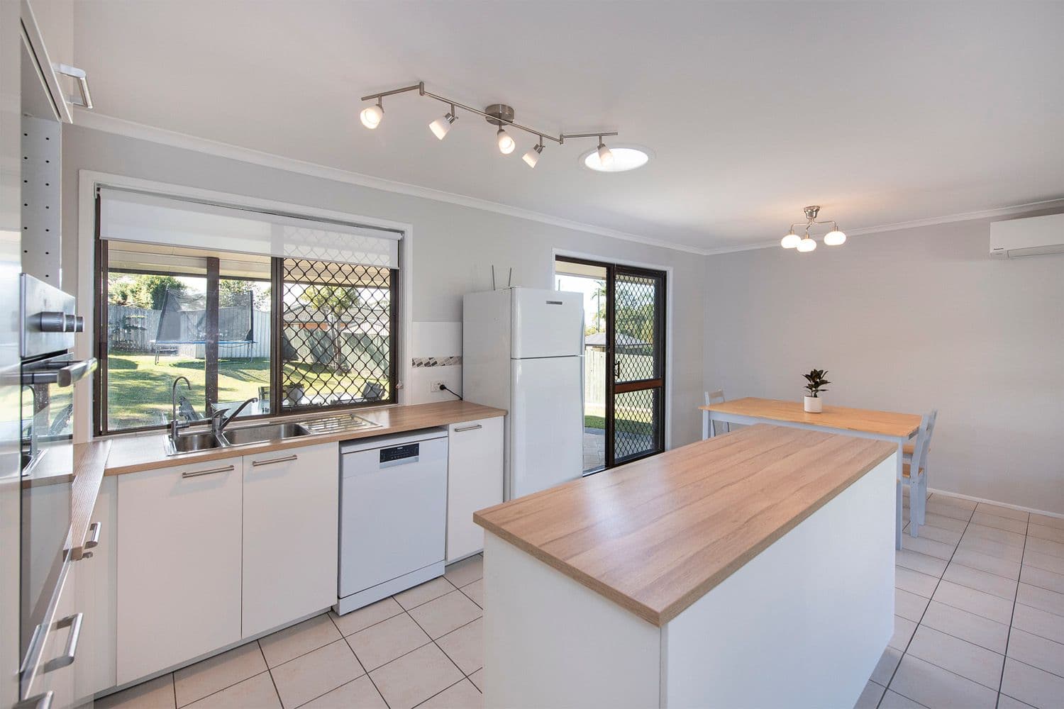 16 Shields Street, Mount Warren Park QLD 4207, Mount Warren Park - Thumbnail 8