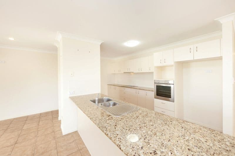 8 Noelene Lane, ARUNDEL QLD 4214, Arundel - Thumbnail 5