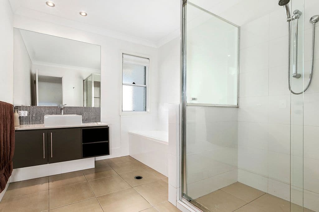 6 Santa Maria Court, Burleigh Waters QLD 4220, Burleigh Waters - Thumbnail 5