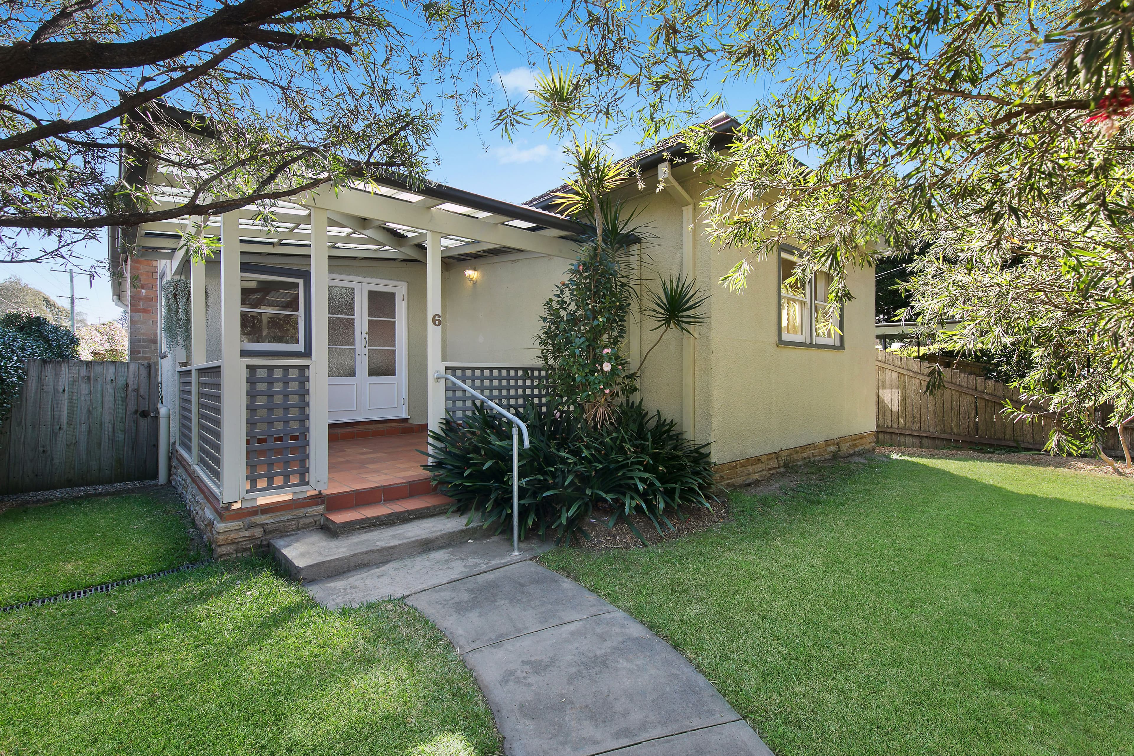 6 Rowe Street, Freshwater - Image 1
