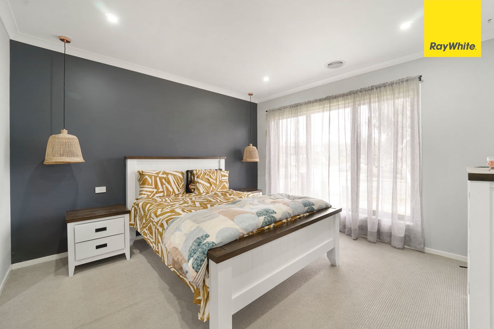 17 Oakbridge Street, Melton South VIC 3338, Melton South - Thumbnail 2