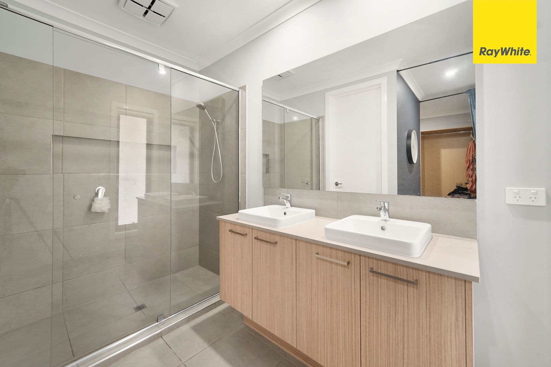 17 Oakbridge Street, Melton South VIC 3338, Melton South - Thumbnail 4