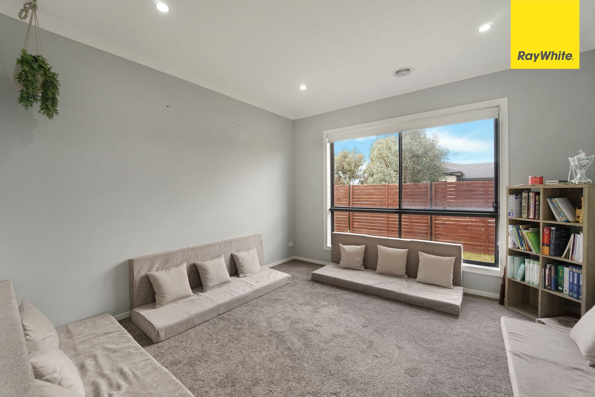 17 Oakbridge Street, Melton South VIC 3338, Melton South - Thumbnail 5