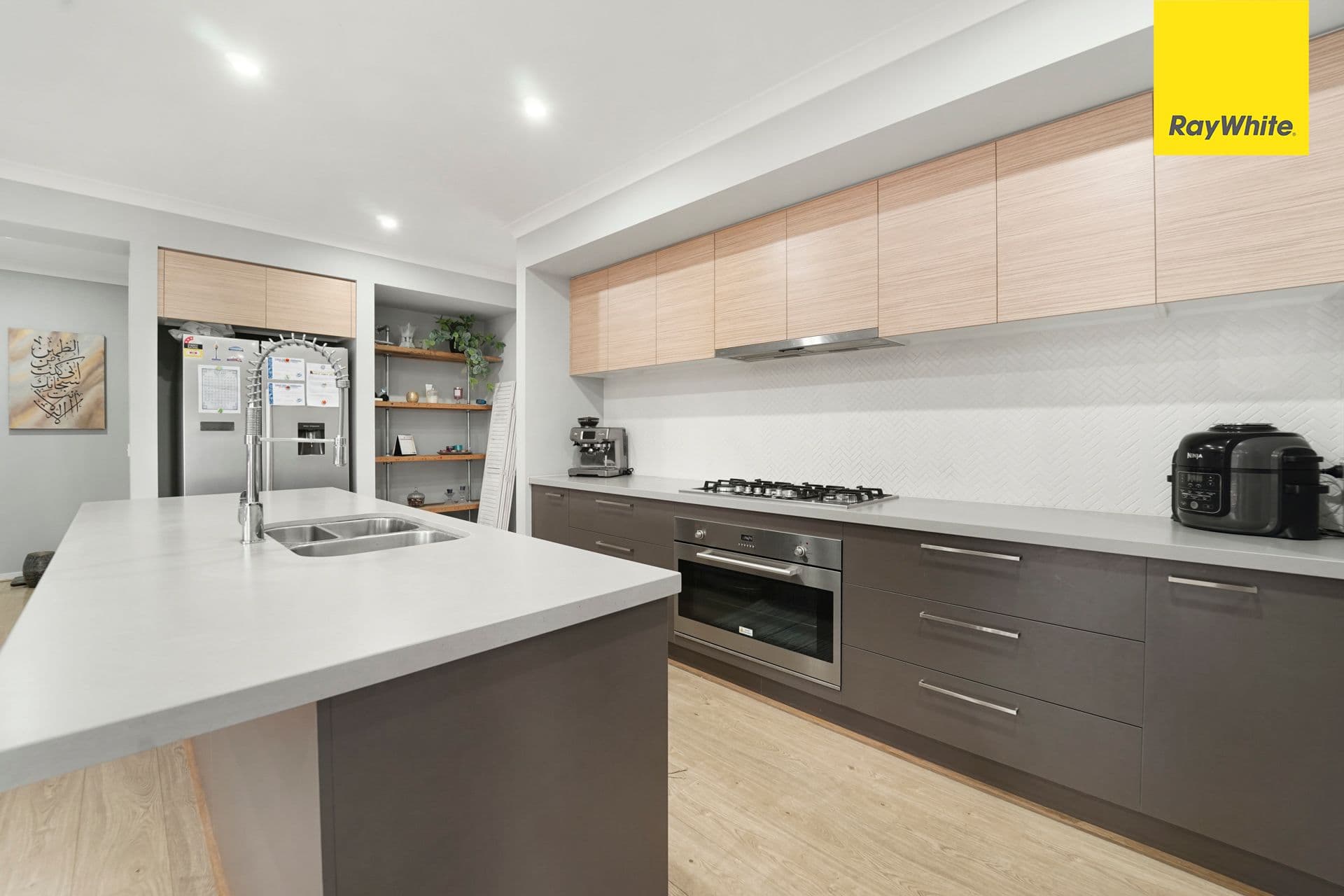 17 Oakbridge Street, Melton South VIC 3338, Melton South - Thumbnail 6