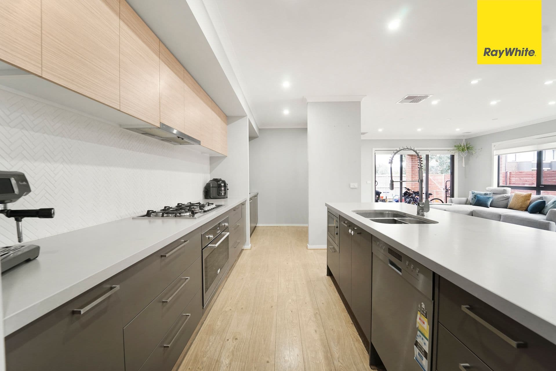 17 Oakbridge Street, Melton South VIC 3338, Melton South - Thumbnail 7