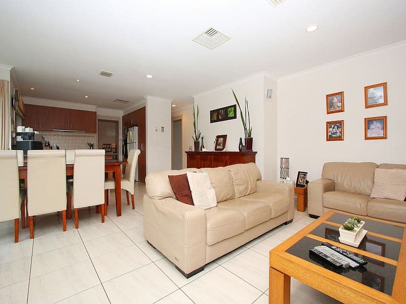 60 Lady Penrhyn Avenue, MILL PARK VIC 3082, Mill Park - Thumbnail 5