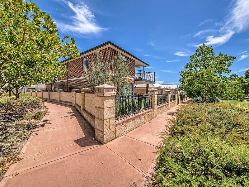 2 Laverstock Street, South Guildford WA 6055, South Guildford - Thumbnail 2