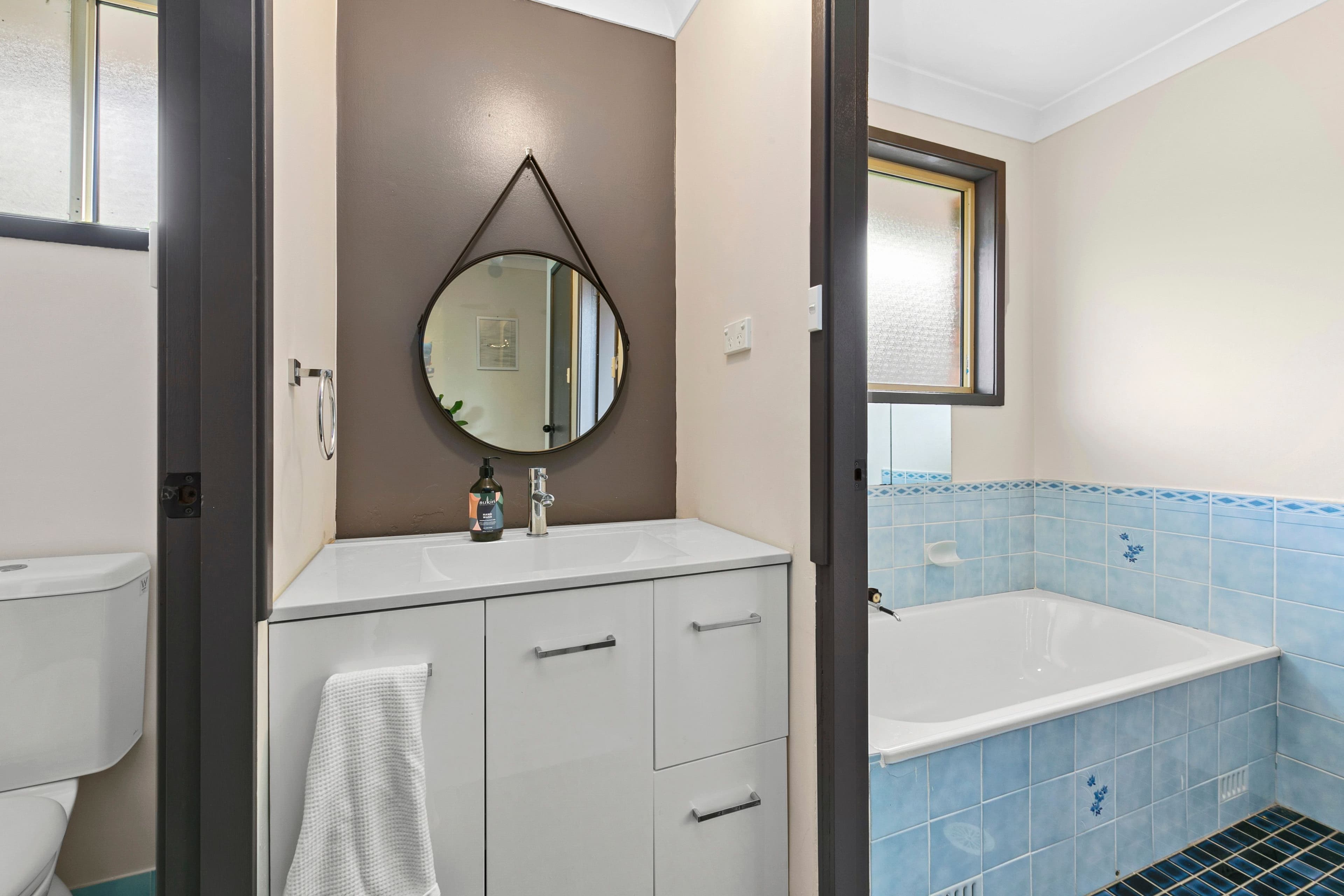 33 Pine Road, Casula NSW 2170, Casula - Thumbnail 5