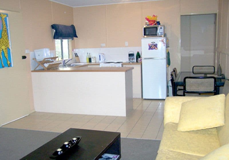 35 Fourth Avenue, PALM BEACH QLD 4221, Palm Beach - Thumbnail 4