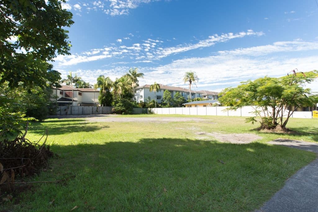 13 and 15 Hollywell Road, BIGGERA WATERS QLD 4216, Biggera Waters - Thumbnail 3