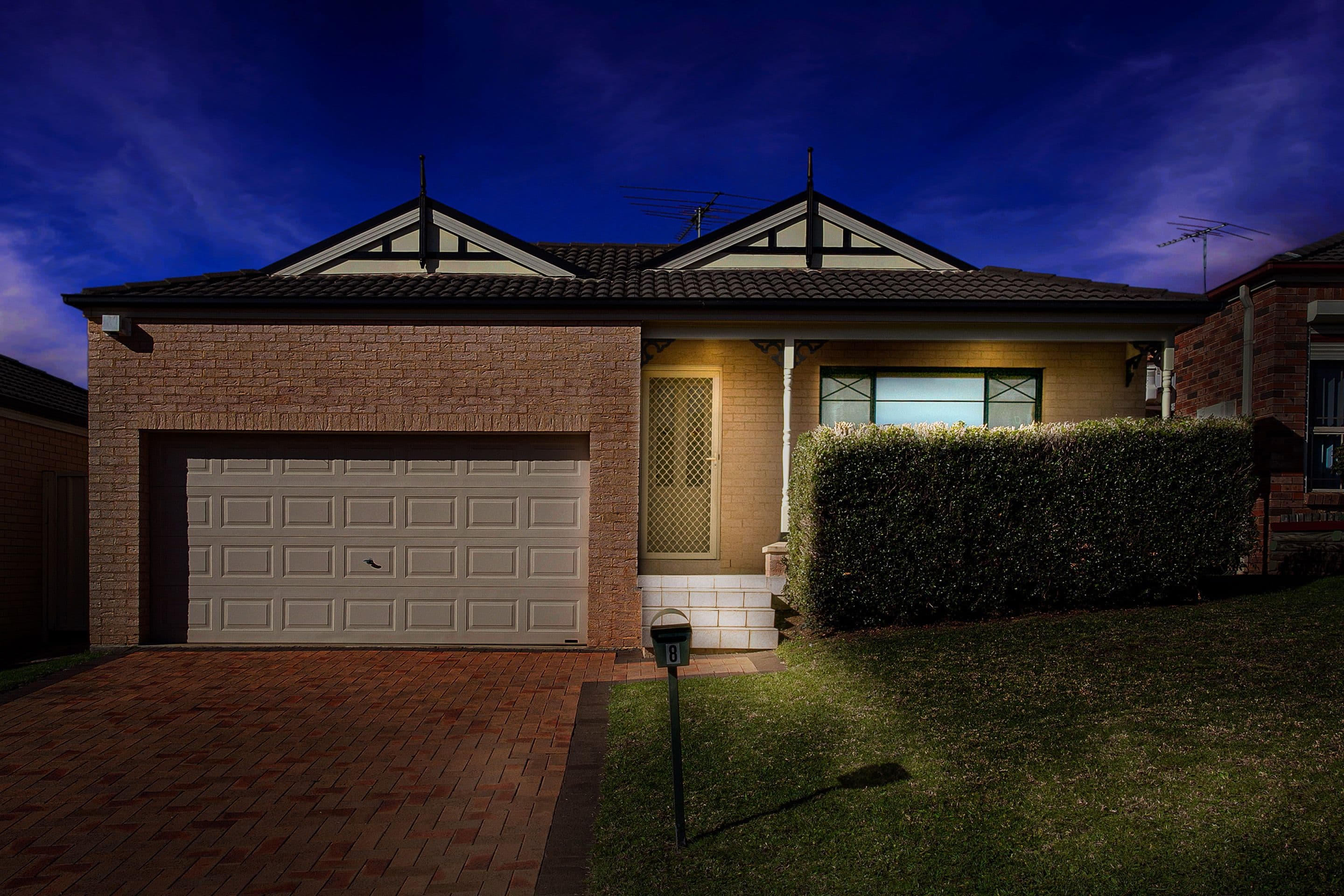 8 Blackburn Avenue, West Hoxton NSW 2171, West Hoxton - Image 1