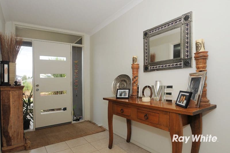 24 Broadstone Way, CRANBOURNE VIC 3977, Cranbourne - Thumbnail 2