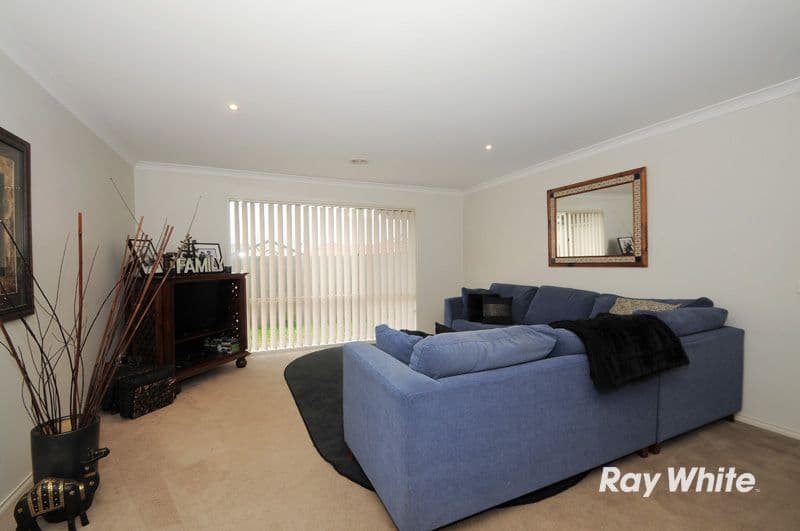 24 Broadstone Way, CRANBOURNE VIC 3977, Cranbourne - Thumbnail 3