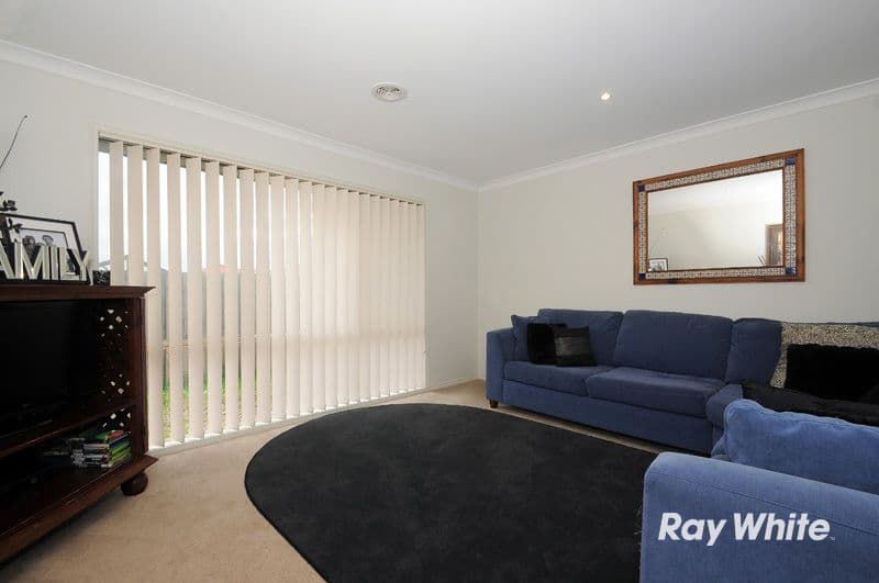 24 Broadstone Way, CRANBOURNE VIC 3977, Cranbourne - Thumbnail 4
