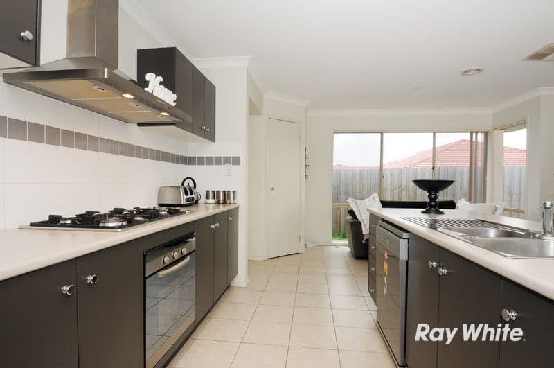 24 Broadstone Way, CRANBOURNE VIC 3977, Cranbourne - Thumbnail 5