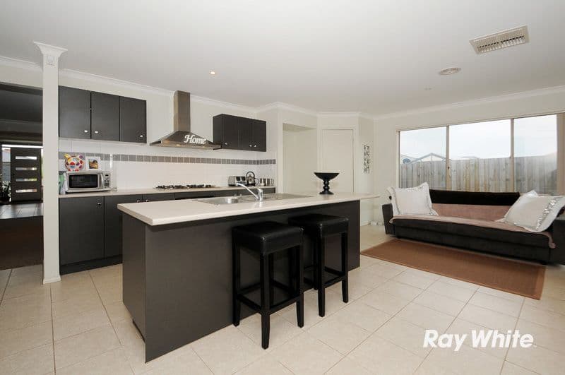 24 Broadstone Way, CRANBOURNE VIC 3977, Cranbourne - Thumbnail 6