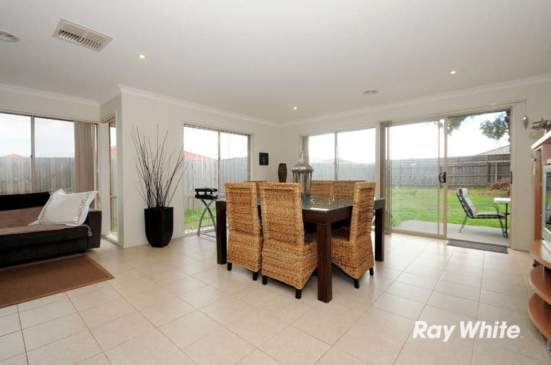 24 Broadstone Way, CRANBOURNE VIC 3977, Cranbourne - Thumbnail 8