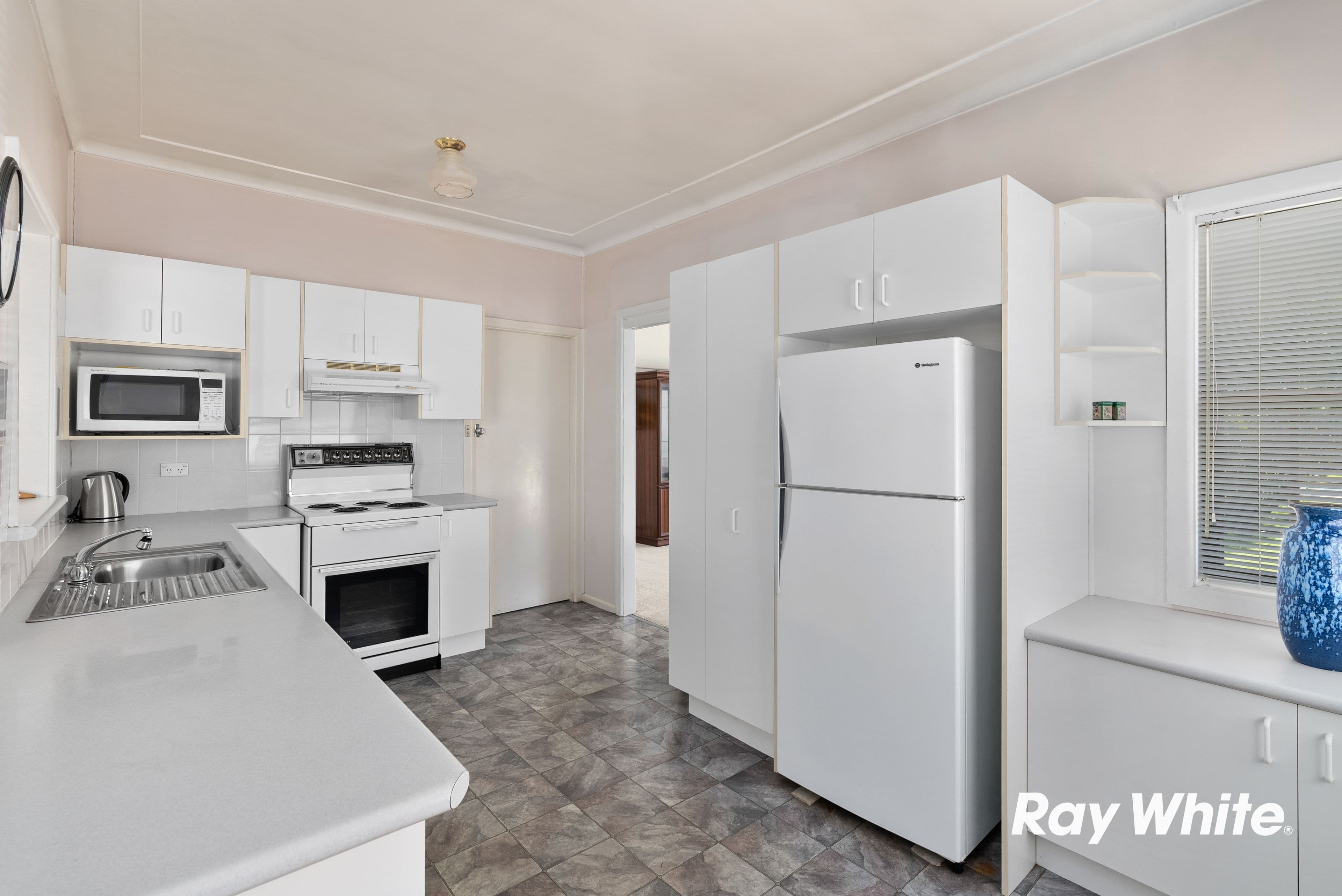 10 Omaroo Avenue, Doonside NSW 2767, Doonside - Thumbnail 3