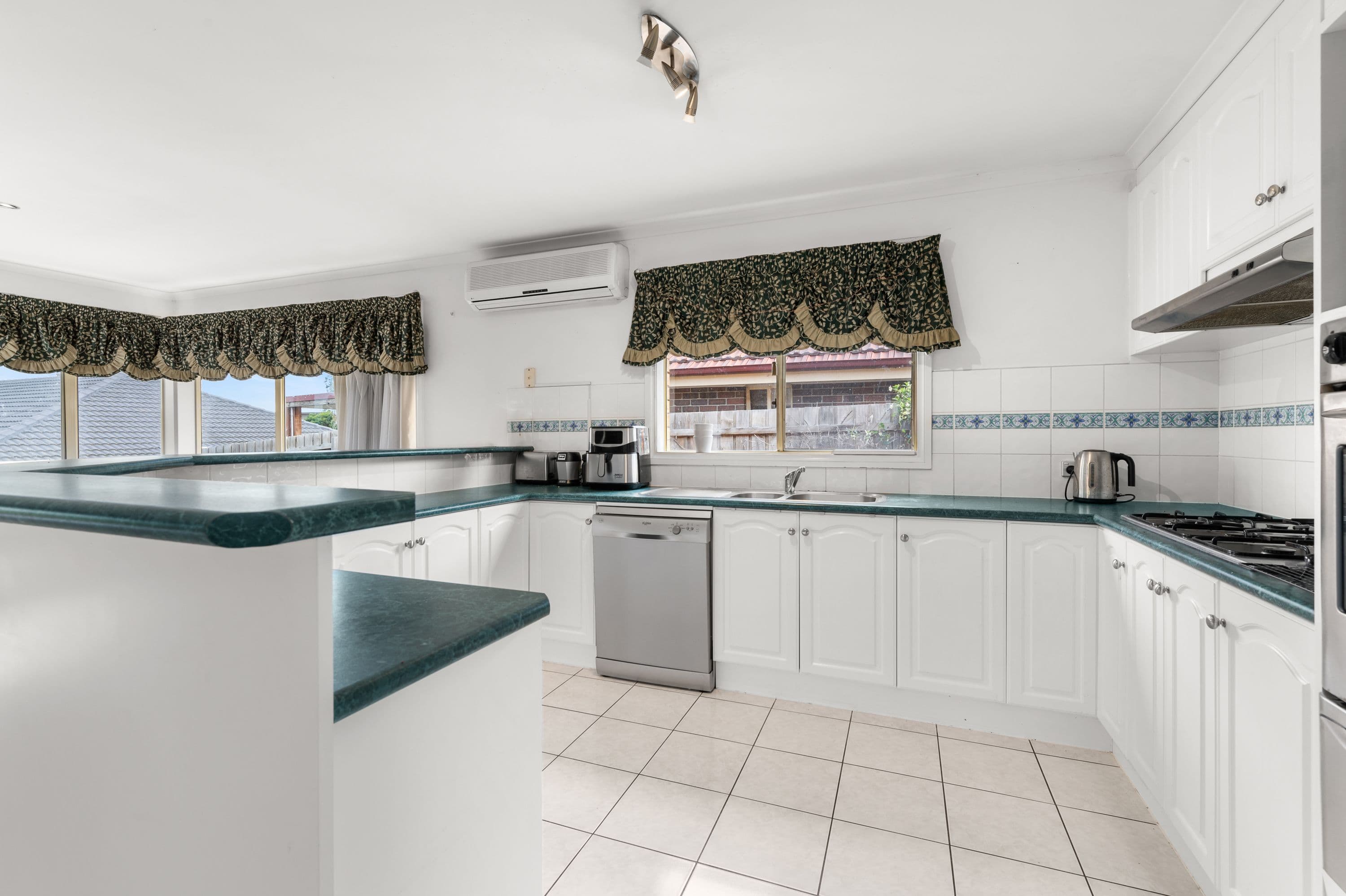 62 Trinity Way, South Morang VIC 3752, South Morang - Thumbnail 2