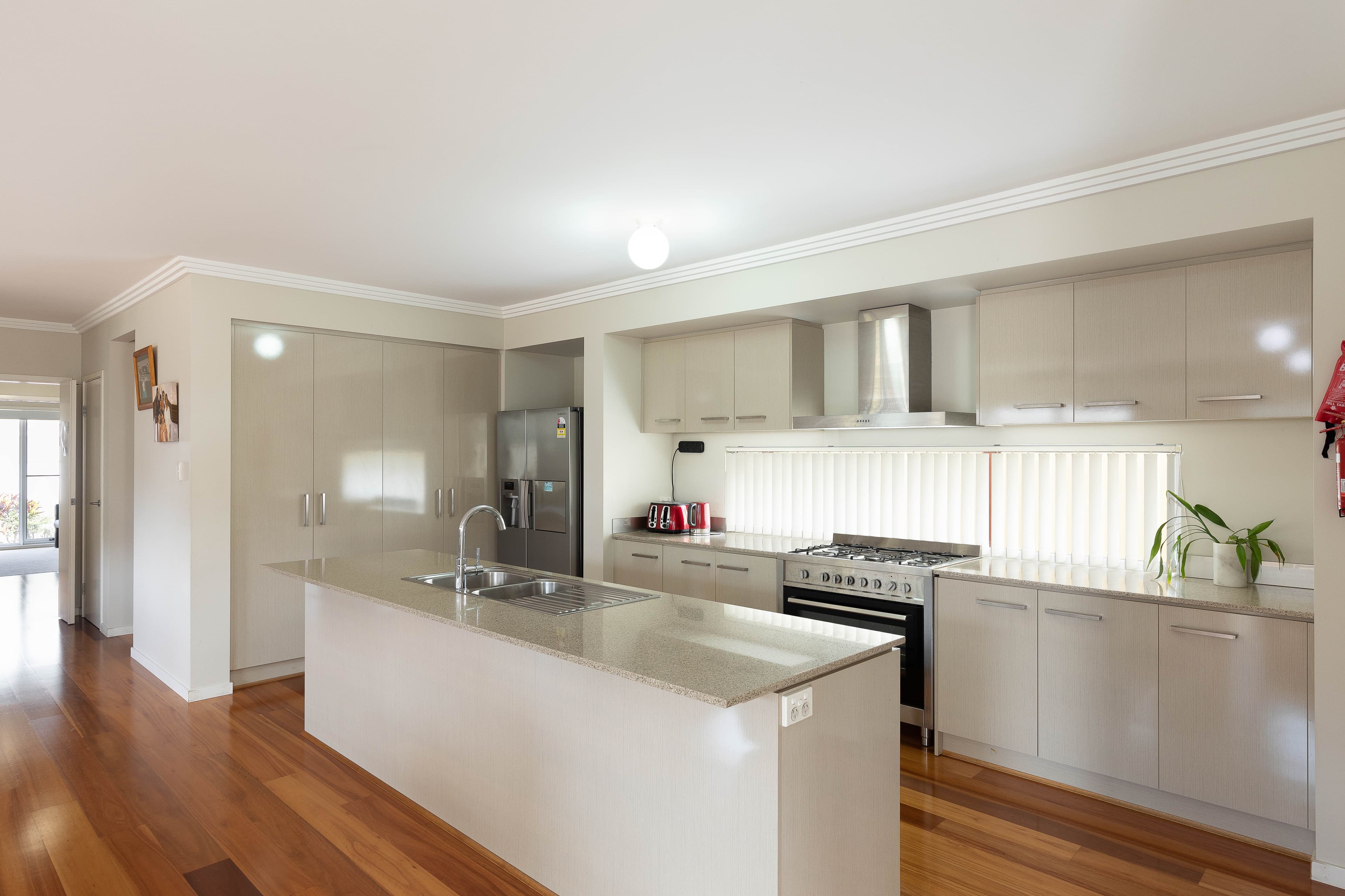 23 Mizen Place, Holland Park West QLD 4121, Holland Park West - Thumbnail 2