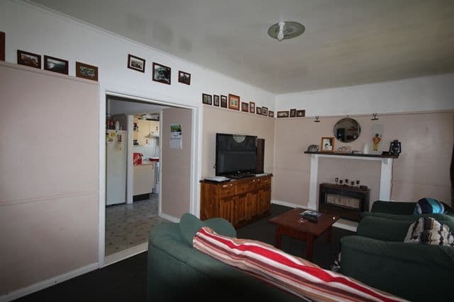 24 Buckley Crescent, Oberon - Thumbnail 2