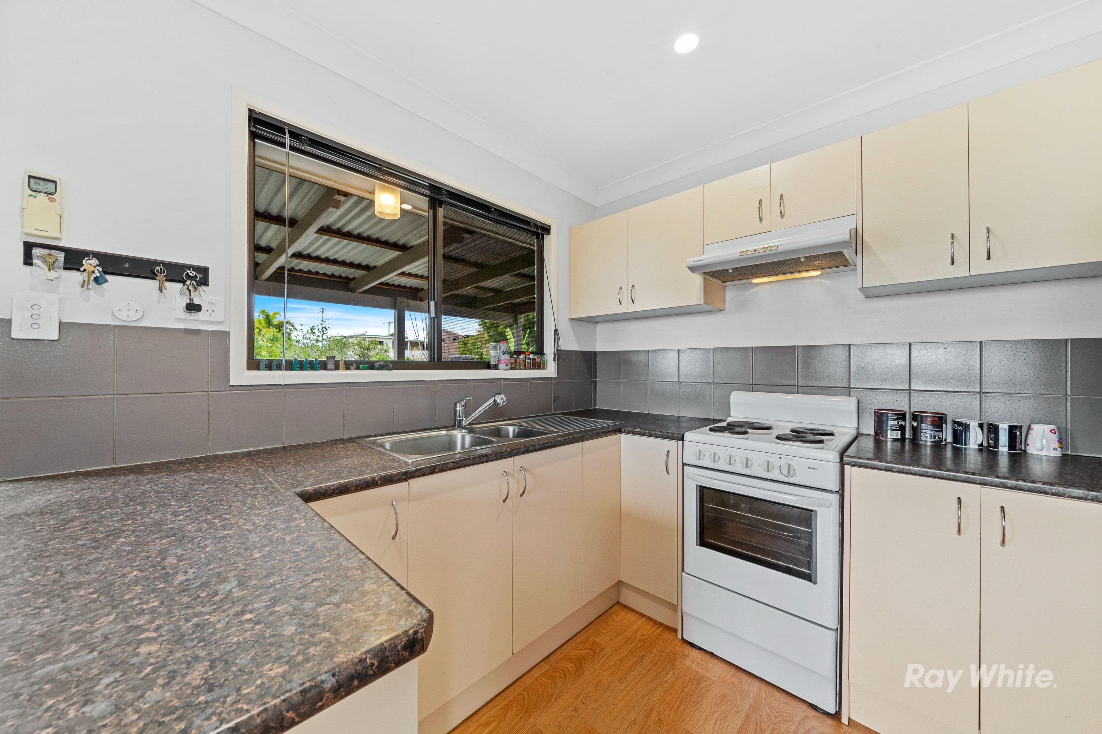 13 Meadow Crescent, Beenleigh QLD 4207, Beenleigh - Thumbnail 4