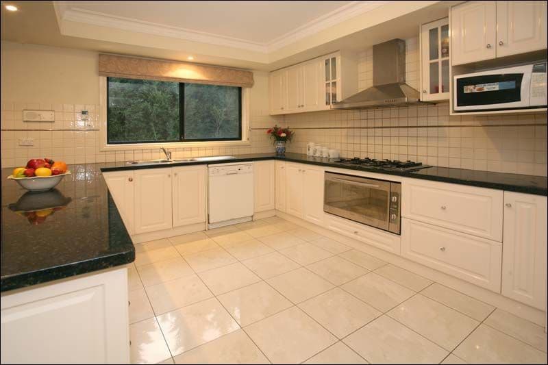 13 College Court, GLEN WAVERLEY VIC 3150, Glen Waverley - Thumbnail 2