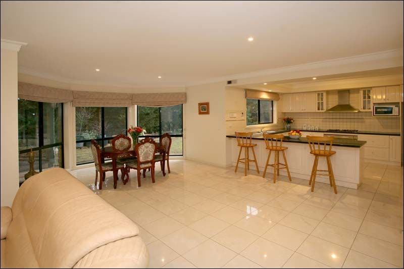13 College Court, GLEN WAVERLEY VIC 3150, Glen Waverley - Thumbnail 3
