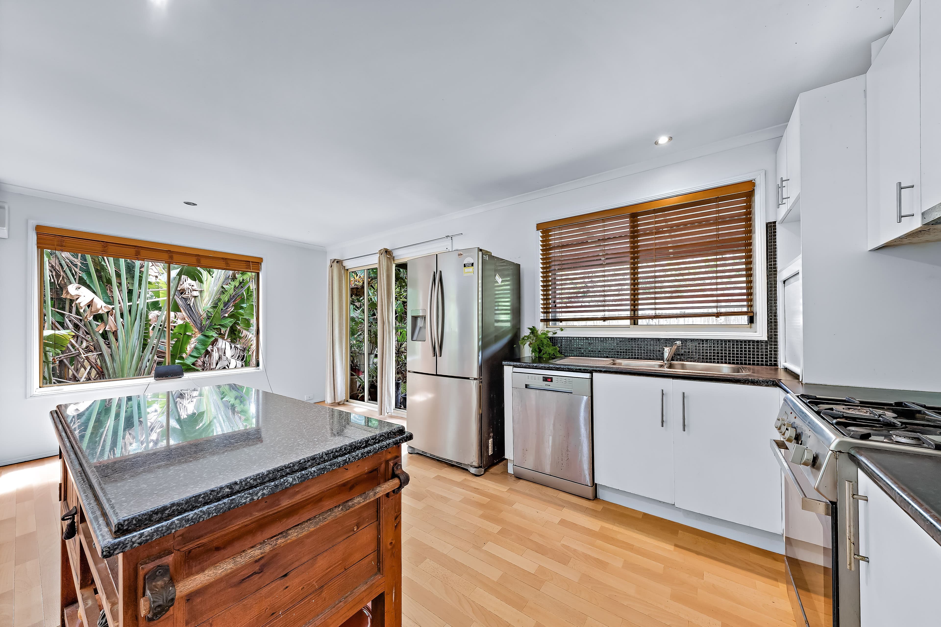 16 Sandpiper Crescent, Jubilee Pocket QLD 4802, Jubilee Pocket - Thumbnail 3