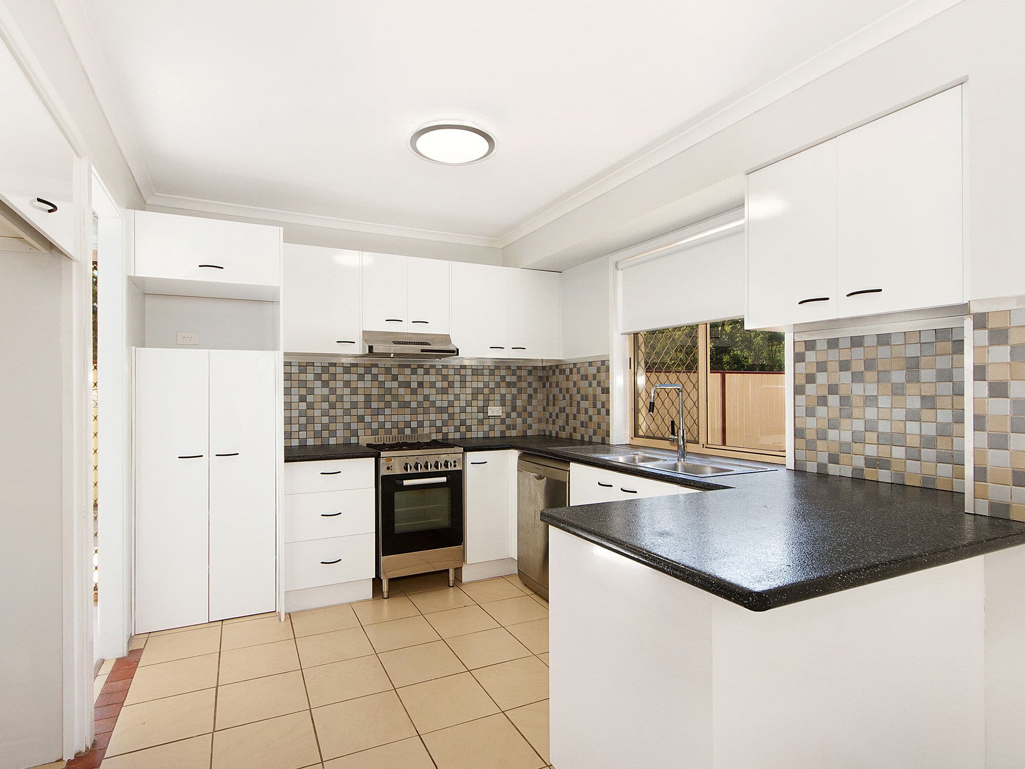 4 Pinedale Street, Oxenford QLD 4210, Oxenford - Thumbnail 4