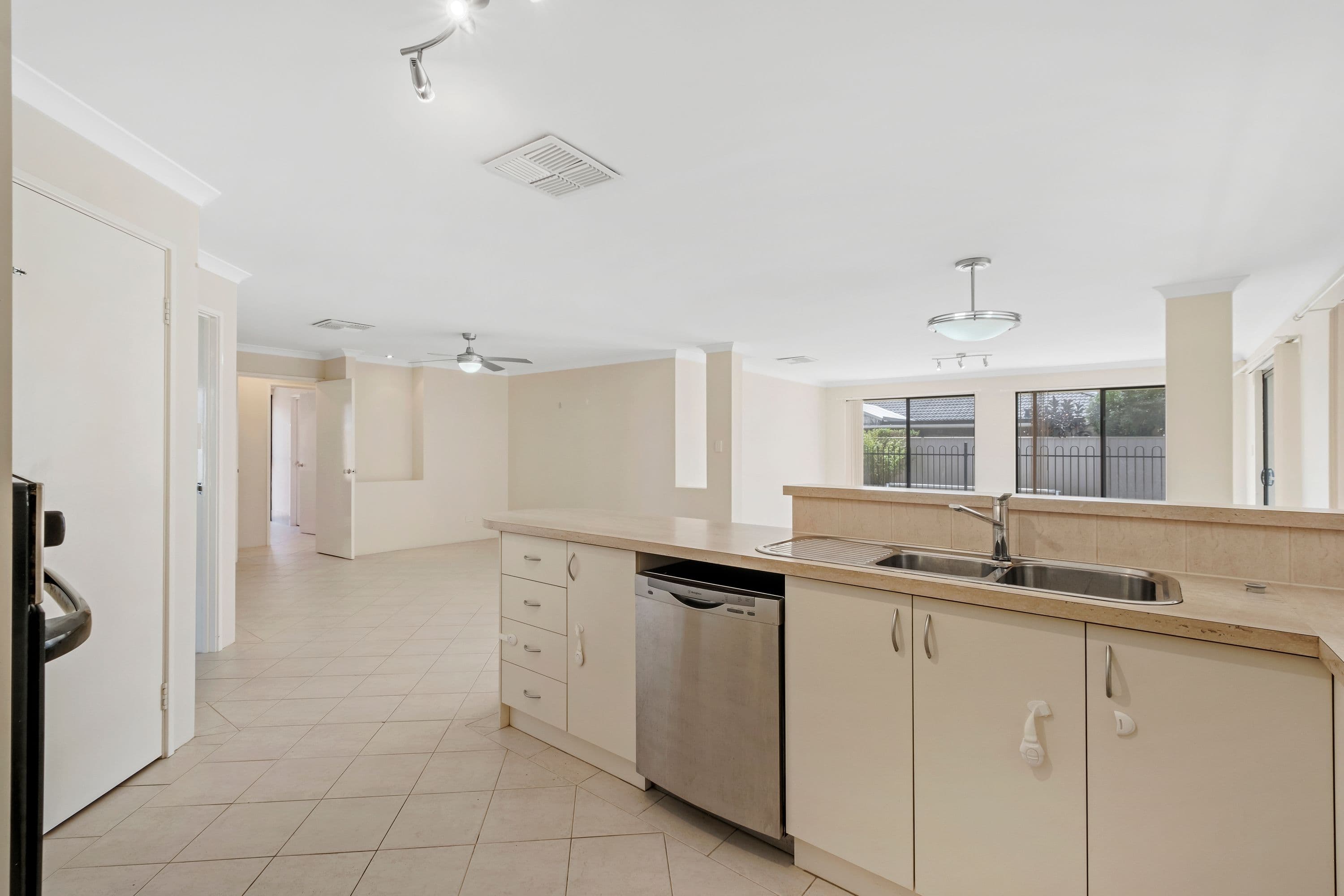8 Gullima Court, Huntingdale WA 6110, Huntingdale - Thumbnail 7