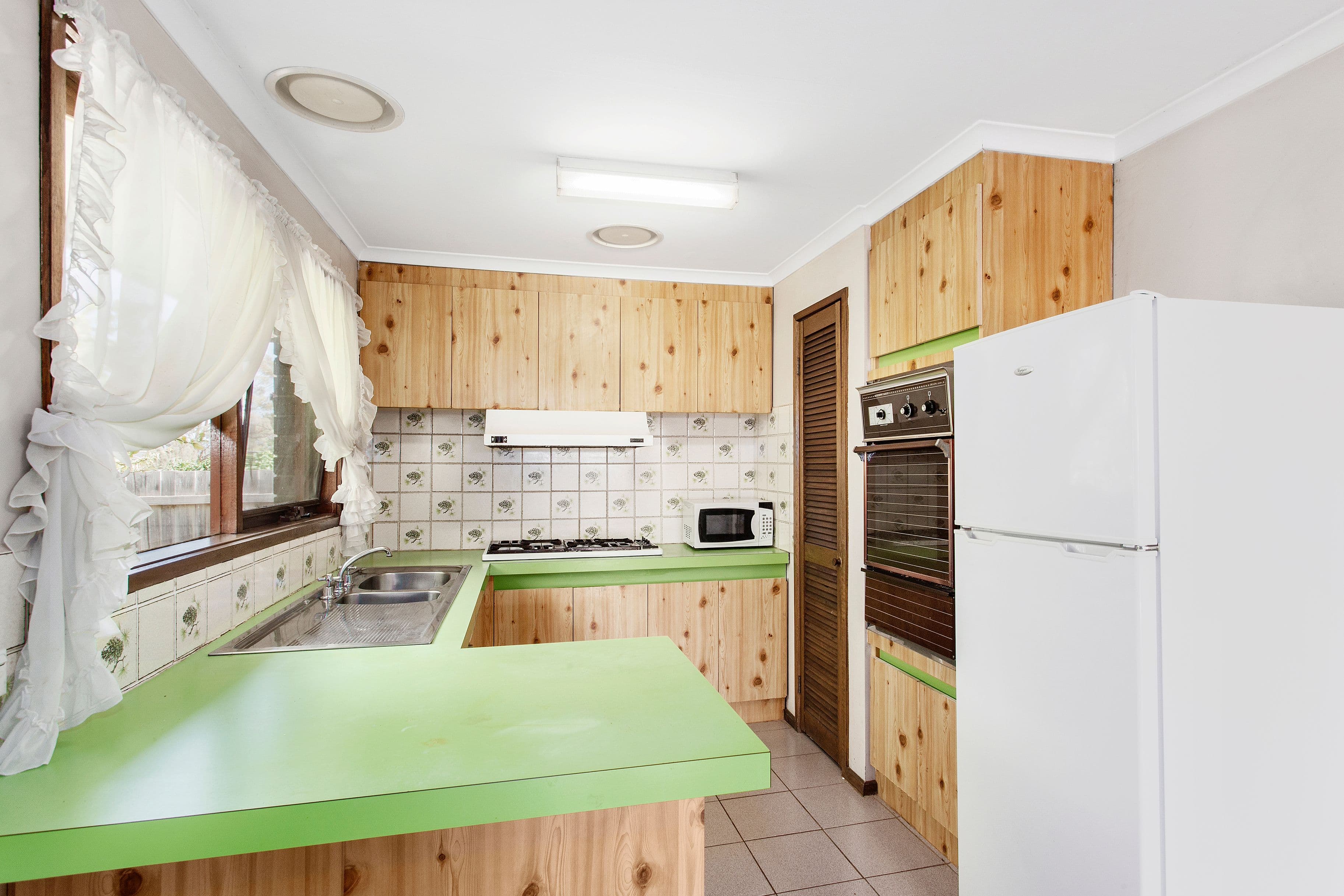 396 Kingston Road, Kingston, Kingston - Thumbnail 2