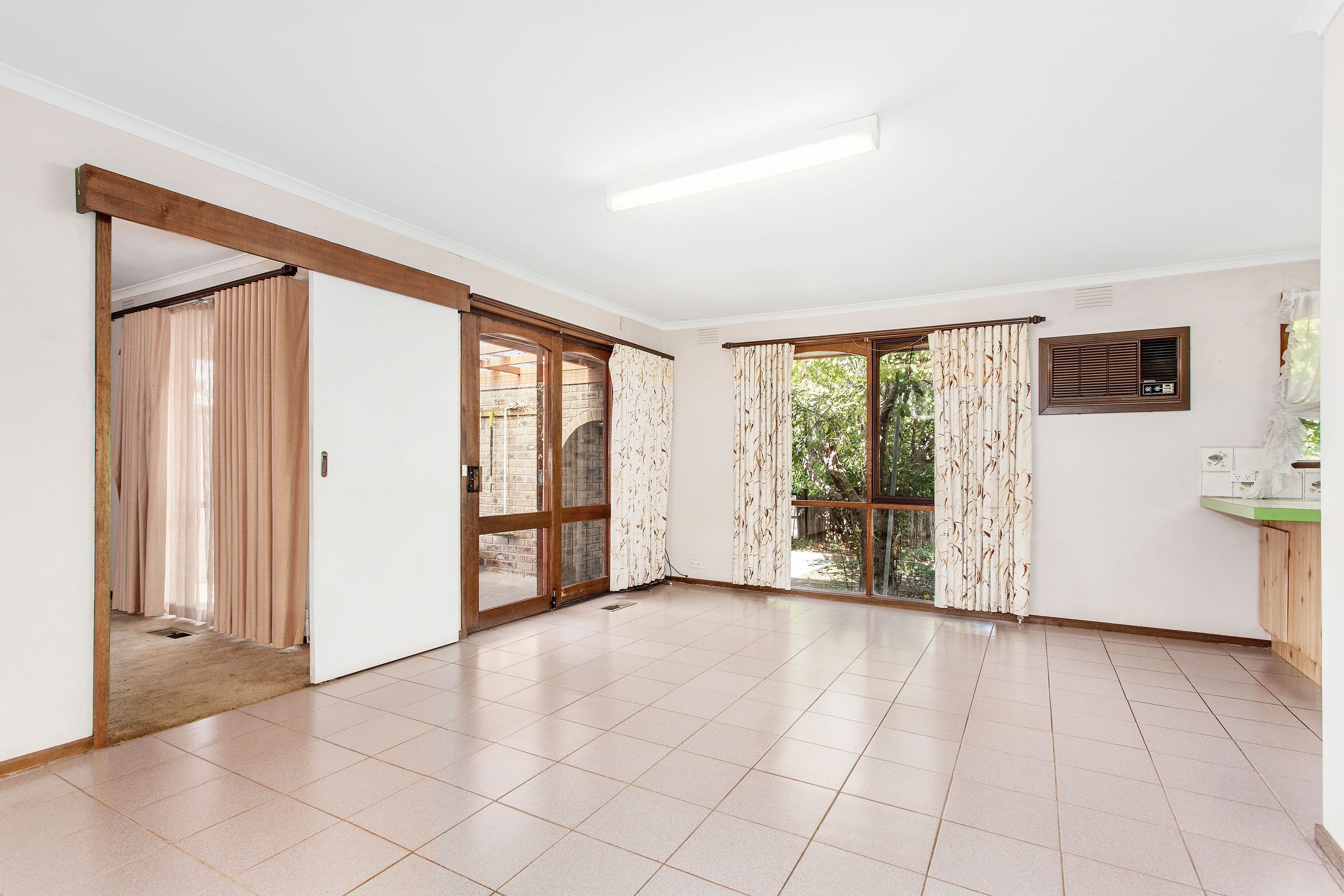 396 Kingston Road, Kingston, Kingston - Thumbnail 4