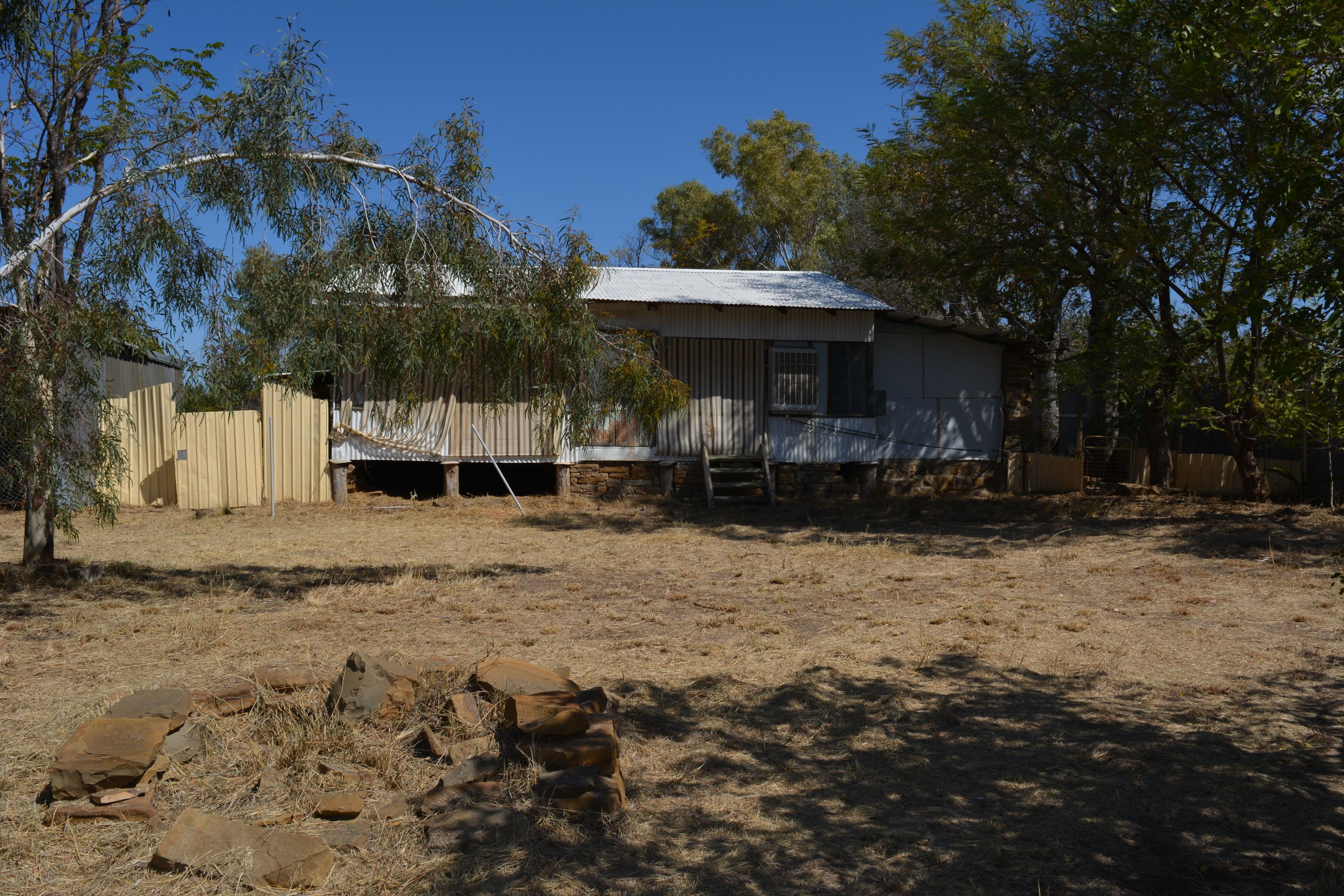 22 Acacia Avenue, Blackall QLD 4472, Blackall - Thumbnail 2