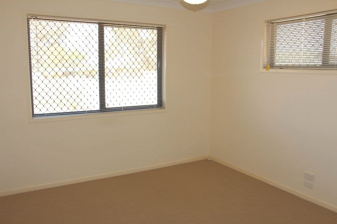 18 Lynne Court, OAKEY QLD 4401, Oakey - Thumbnail 4