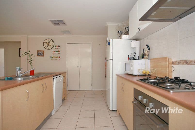 14 Springhill Drive, CRANBOURNE VIC 3977, Cranbourne - Thumbnail 3