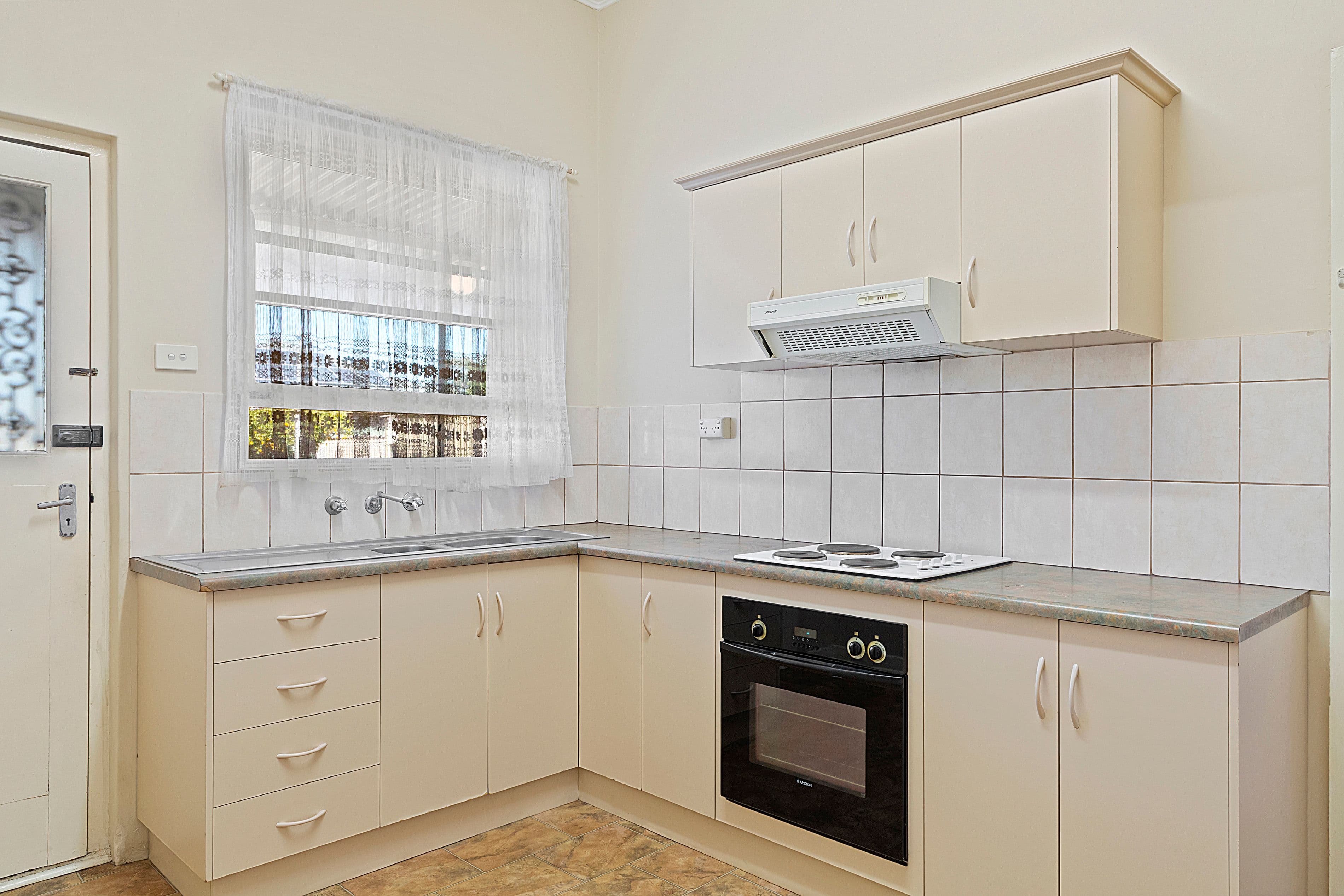 10 Cresdee Road, Campbelltown SA 5074, Campbelltown - Thumbnail 6