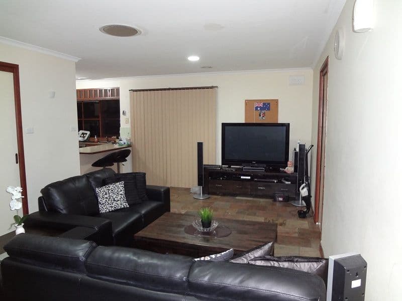 1 Peterlee Court, CRAIGIEBURN VIC 3064, Craigieburn - Thumbnail 3