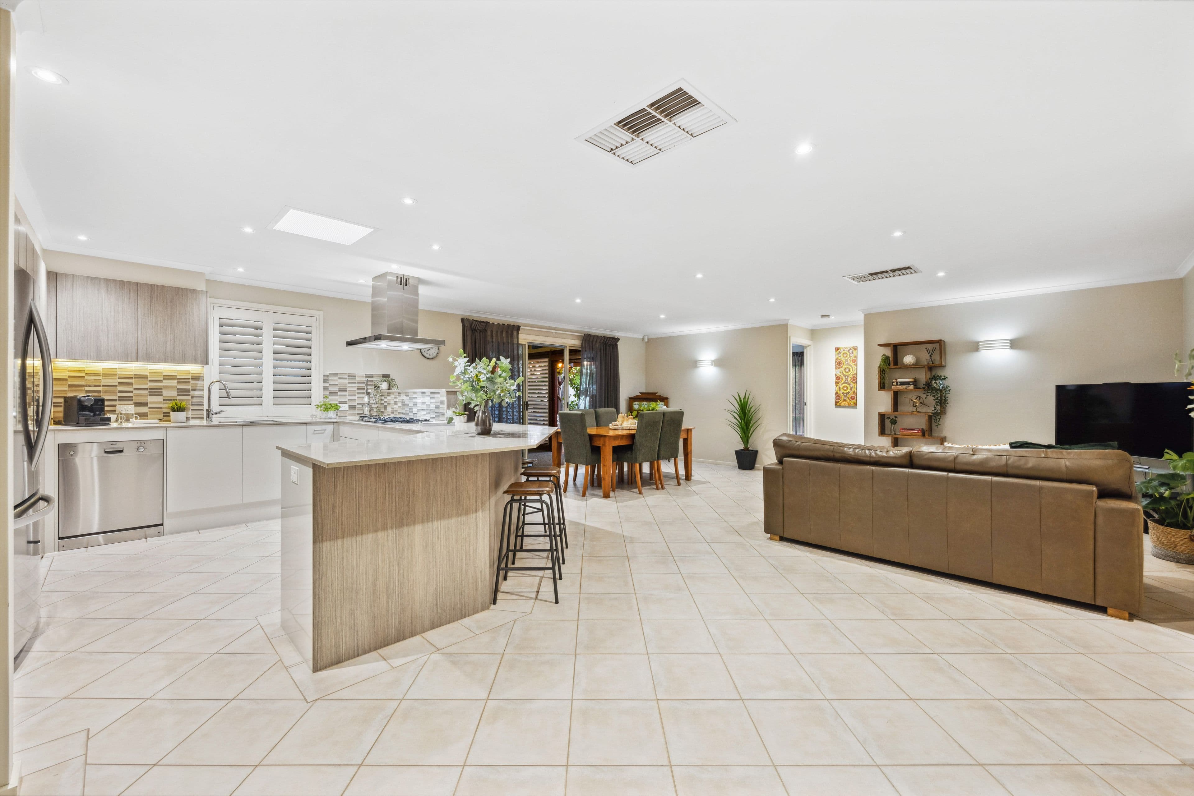 66 Warburton Drive, Woodcroft SA 5162, Woodcroft - Thumbnail 5