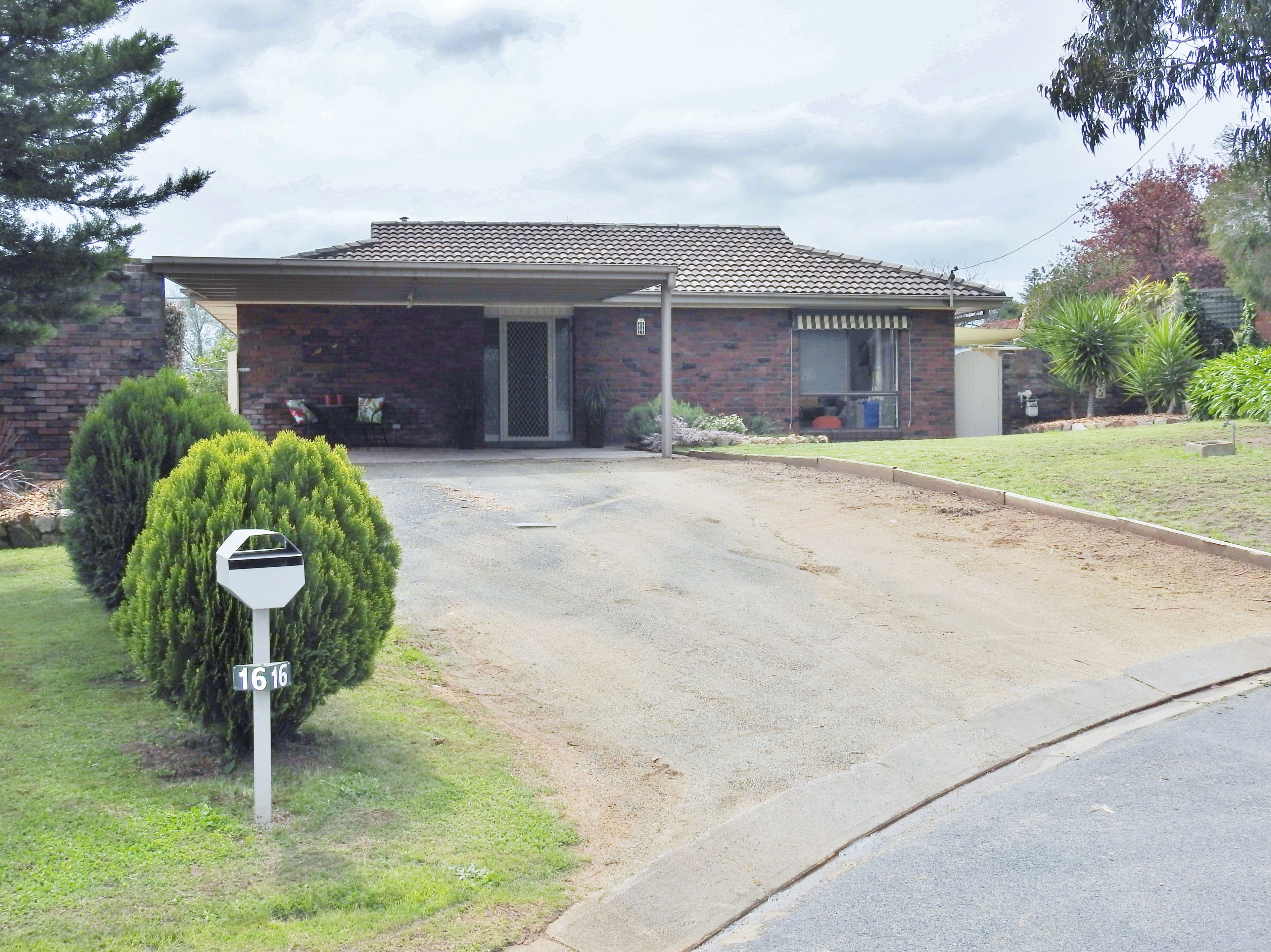 16 Watson Street, Young - Image 1