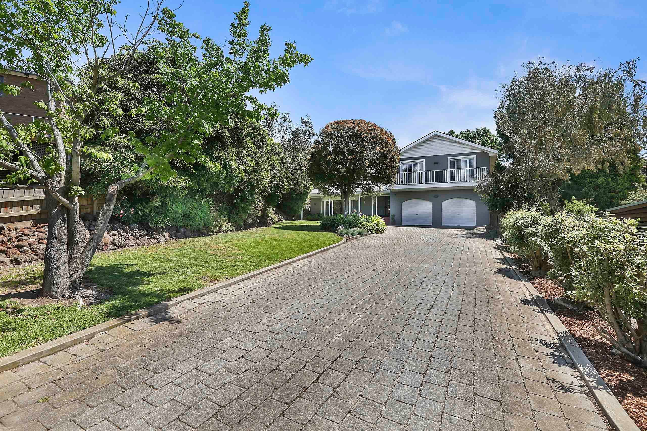 6 Brendan Court, Highton VIC 3216, Highton - Thumbnail 2
