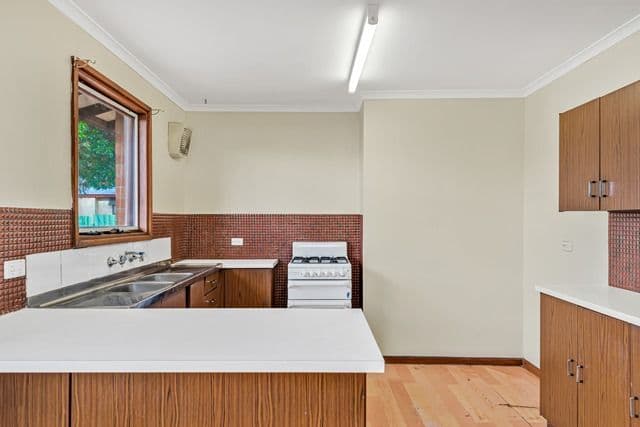 18 Coorara Court, Craigmore SA 5114, Craigmore - Thumbnail 2