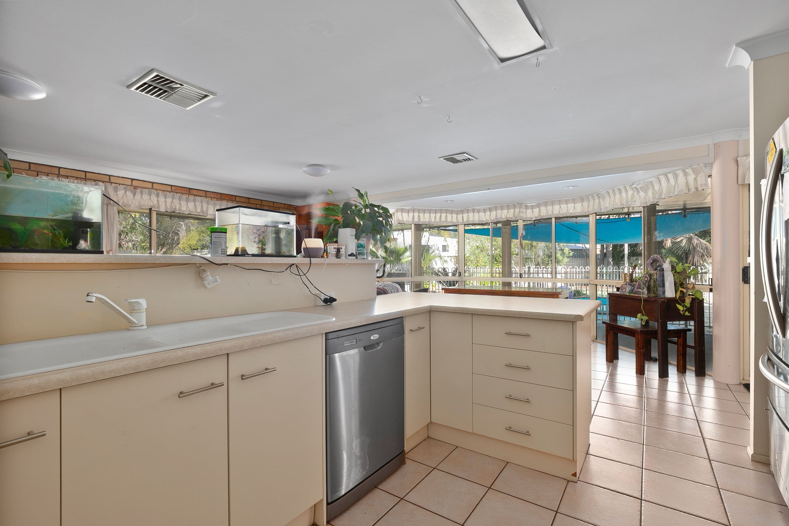 3 Crinum Crescent, Emerald QLD 4720, Emerald - Thumbnail 5