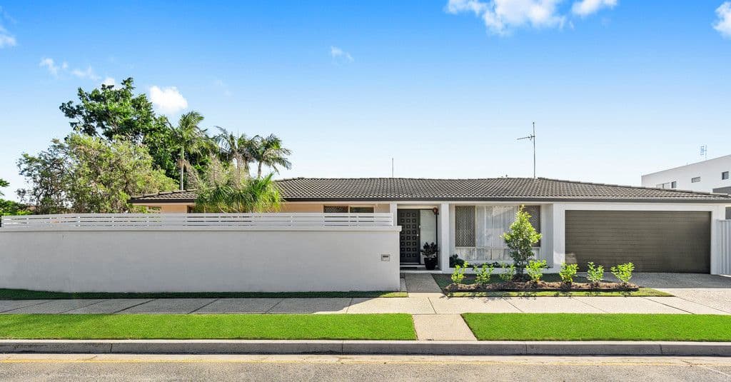 61 Bordeaux Parade, Mermaid Waters QLD 4218, Mermaid Waters - Thumbnail 2